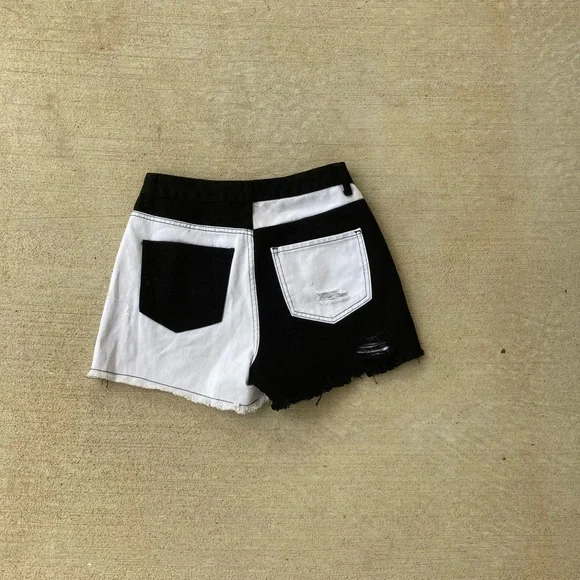 Forever 21 Colorblock Black & White Distressed Shorts M - Picture 4 of 7